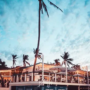 https://base-airlie-beach-resort.queenslandhotels.net